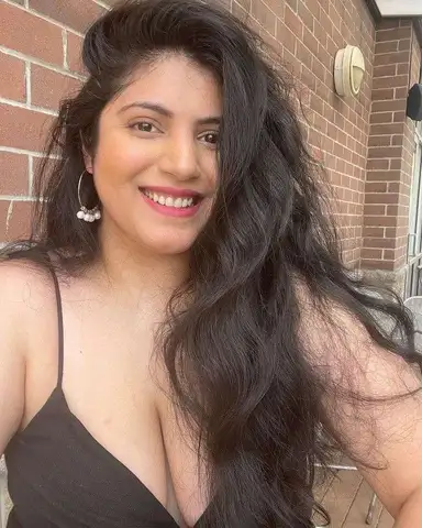 Eesha-teenage-mumbai-Photo 3 of 6