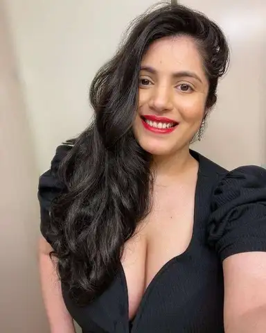 Eesha-teenage-mumbai-Photo 4 of 6