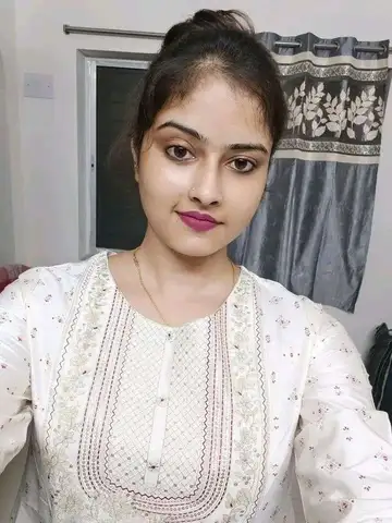 Lavanya--Photo 4 of 7