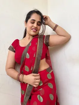 Payal-new-arrival-mumbai-Photo 1 of 5