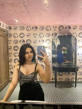 Sanya-dating-girls-mumbai-Photo 2 of 2