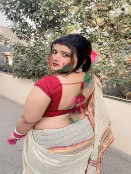 Sneha-blowjob-and-handjob-mumbai-Photo 2 of 4